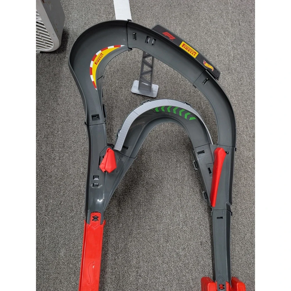 Hot Wheels F1‎ Pirelli Racing Track Set Motorized Booster Slot Car Circuit